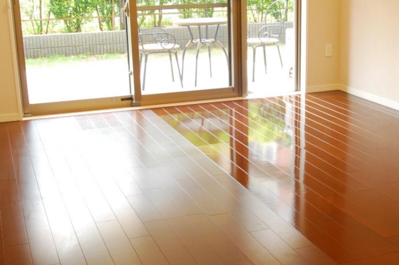 フロアコーティング光沢感の違い